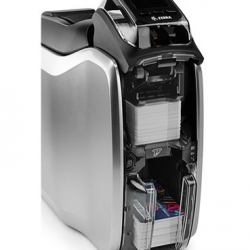 Tiskárna plastových karet ZC300 od společnosti Zebra přináší průlomovou jednoduchost, zabezpečení a možnosti připojení v nejštíhleším designu ve své třídě.