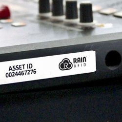Řešení od společnosti Zebra, které je ideální pro označování majetku RFID kódy pro všechny povrchy včetně kovu. Výhodné jsou především v průmyslových odvětvích, neboť umožňují sledování inventáře a vybavení v reálném čase.