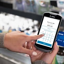 Zebra Pay je platební řešení, které mění mobilní zařízení Zebra na platební terminály a umožňuje provedení platební transakce.