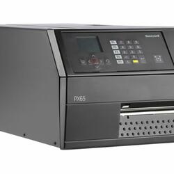 Honeywell PX45/PX65 jsou flexibilní, kompaktní a programovatelné průmyslové tiskárny etiket a štítků, které umožňují optimalizovat tiskové operace, zefektivnit nasazení a dosáhnout rychlé návratnosti investic.