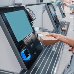 Datalogic Magellan 900i je kompaktní pultový prezentační snímač s vysokým rozlišením a bezproblémovým čtením 1D a 2D kódů i na mobilních telefonech.