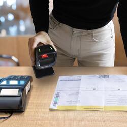 Datalogic Magellan 900i je kompaktní pultový prezentační snímač s vysokým rozlišením a bezproblémovým čtením 1D a 2D kódů i na mobilních telefonech.