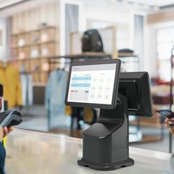 Interaktivní kiosek Zebra KC50 je komplexní, flexibilní a modulární řešení vytvořené pro nejrůznější potřeby samoobsluhy, asistovaných pokladen a displejů v různých odvětvích.