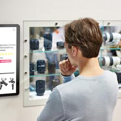 Interaktivní kiosek Zebra KC50 je komplexní, flexibilní a modulární řešení vytvořené pro nejrůznější potřeby samoobsluhy, asistovaných pokladen a displejů v různých odvětvích.