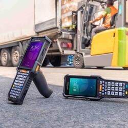 Mobilní terminál Datalogic Falcon X60/X65 navržený pro skladové provozy, kde jsou klíčové nepřetržitý sběr dat, provozní dostupnost a rychlé rozhodování.