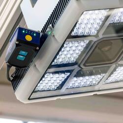 Stacionární snímač čárových a 2D kódů Datalogic Matrix 830/930 Series, který kombinuje vysoké rozlišení, široké zorné pole, vysokou čtecí rychlost a patentovanou funkci zaostřování.